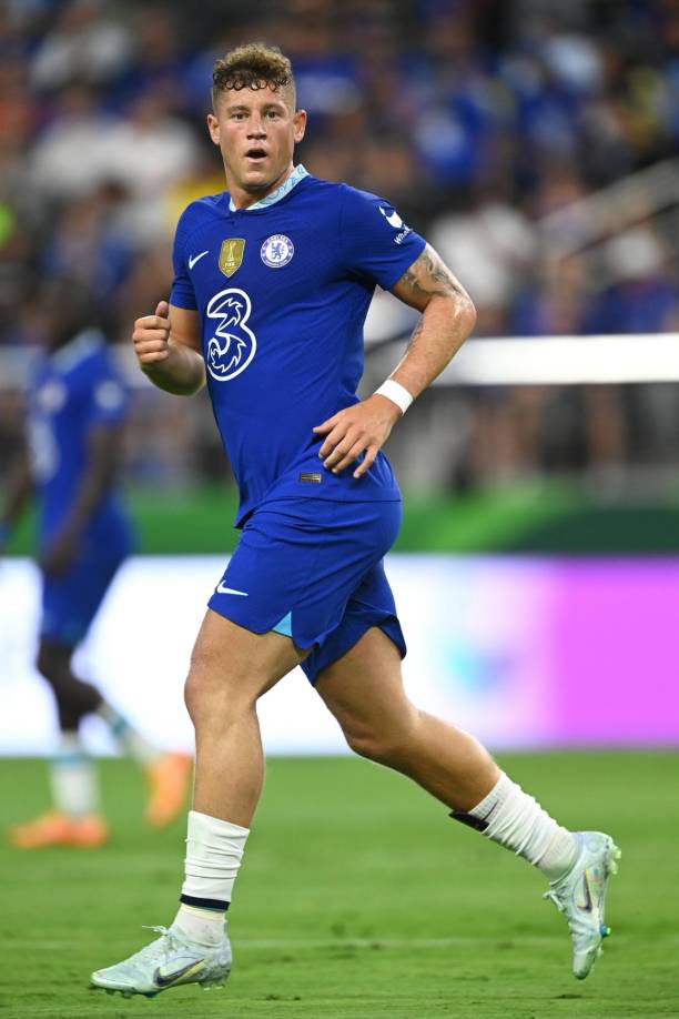 El centrocampista Ross Barkley ha dejado el Chelsea de común acuerdo y se convierte en agente libre.