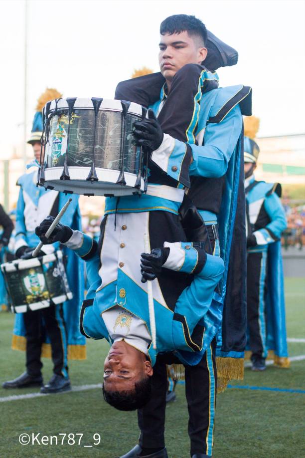 Dispuestos a brindar un espectáculo inolvidable, los jóvenes dejaron volar su imaginación, sorprendiendo con sus bailes y acrobacias.