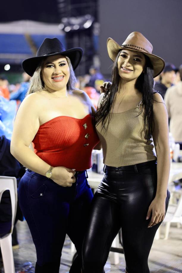 Las hermosas chicas no podían faltar en esta grandiosa cita musical. 