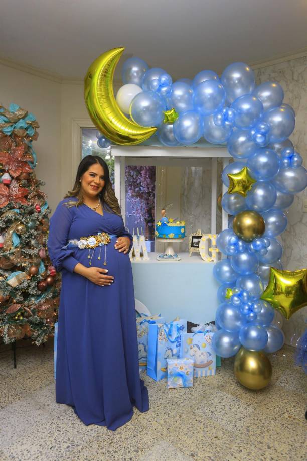 “Gigi”, como se le conoce de cariño, disfrutó una tarde llena de abrazos, alegría, juegos y muchos regalos para ella y su bebé.