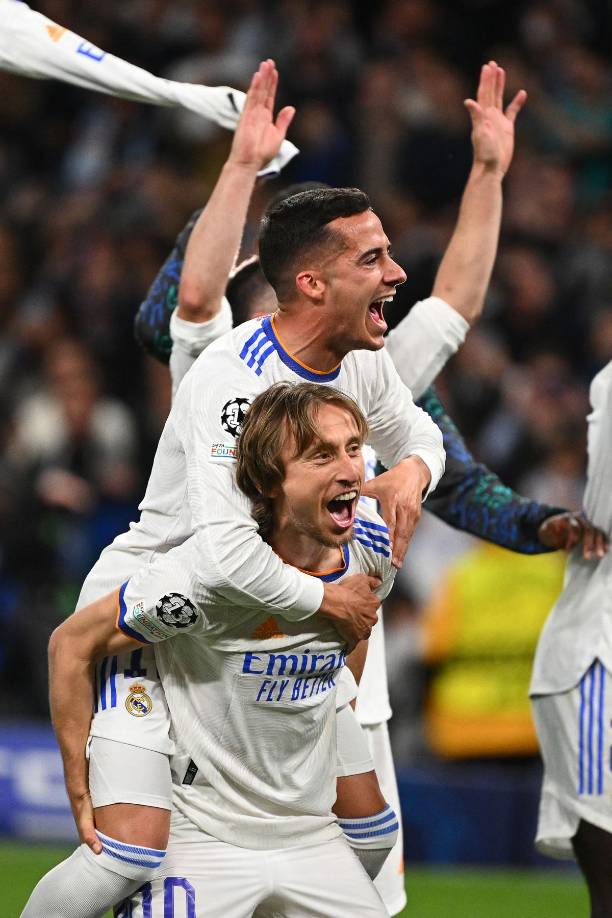 Lucas Vázquez y Luka Modric celebrando la clasificación a la final.