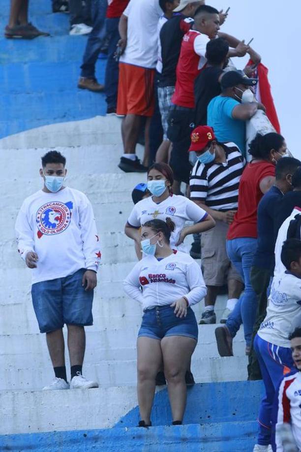 Los aficionados del Olimpia llegaron desde temprano para disfrutar del clásico ante Motagua.