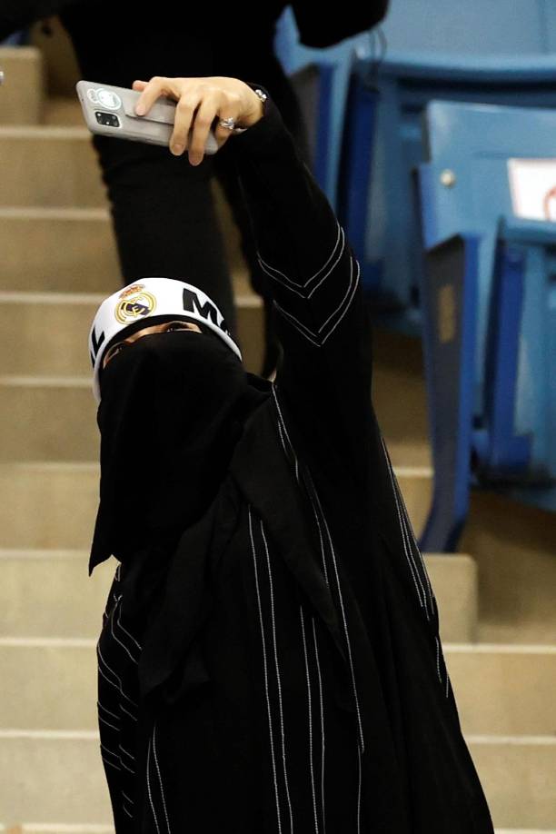 Así llegaron las mujeres al estadio Internacional Rey Fahd de Riad para el Clásico Barcelona-Real Madrid.