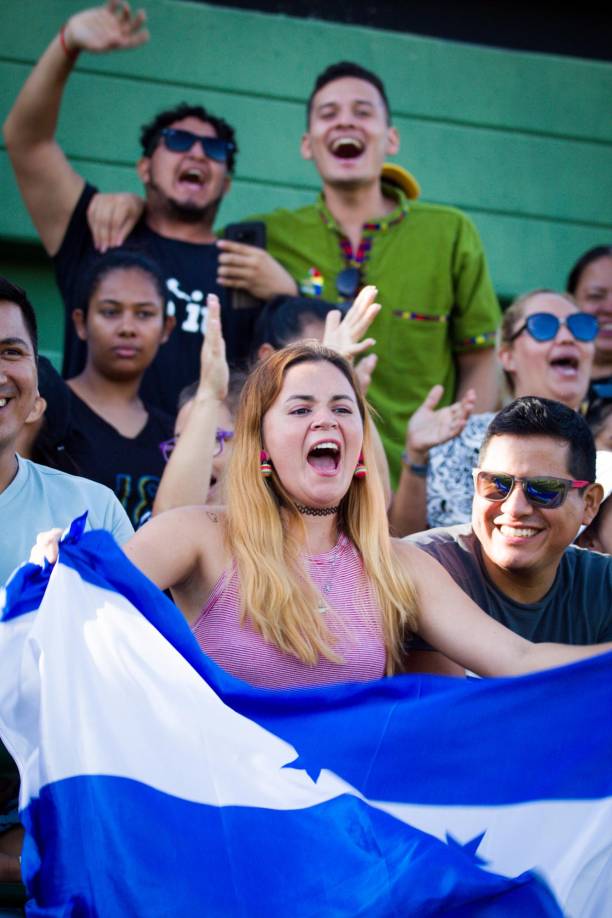 Con fervor patrio, la comunidad hondureña en Barcelona comenzó a llegar al estadio desde las 2:30 pm para conmemorar los 202 de independencia.