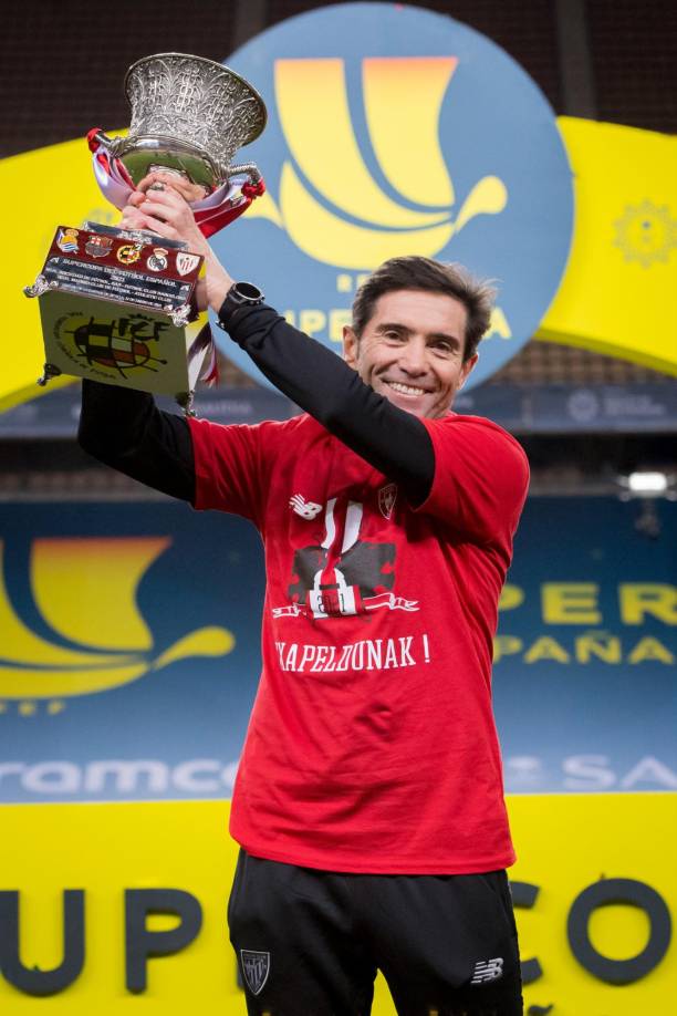 El técnico del Athletic de Bilbao, Marcelino García Toral, anunció que no seguirá al frente del equipo vasco la próxima temporada. “Después de hacer un análisis profundo de la situación con el equipo que me acompaña, creemos que ha llegado el momento de dar un paso al lado y cerrar una bonita historia”, afirmó Marcelino en una rueda de prensa desde el estadio de San Mamés.