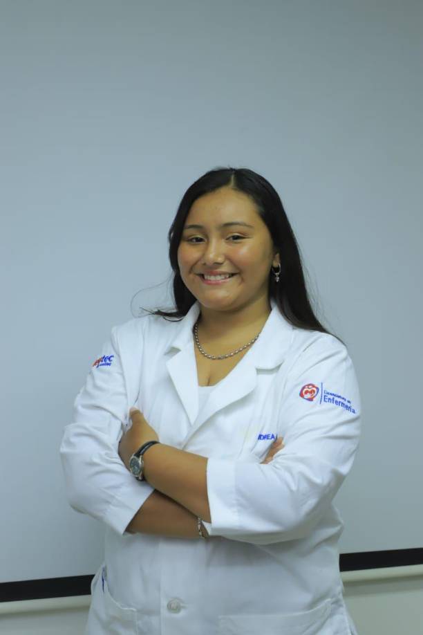 Santos, quien cursa el primer año de la Licenciatura en Enfermería, contó que escogió esta carrera motivada por su hermano, quien cursaba su último año de enfermería cuando perdió la vida en un asalto.