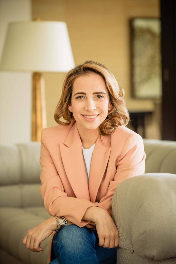 Ali Kafie es otra de las hondureñas que destaca por su contenido de calidad en redes sociales. Con una Licenciatura en Finanzas, Mercadeo y emprendedurismo de Babson College en Wellesley, Massachusetts, Ali es una consejera financiera, bajo el programa financiero Dave Ramsey que ayuda a empoderar a los administradores del hogar a ordenar sus finanzas, a administrar su hogar para lograr independencia financiera y la tranquilidad que se merecen, a cómo ser feliz, a vivir en abundancia y poder cumplir sus sueños. También es emprendedora, mentora y creadora del programa Tu Bienestar Financiero. Puedes encontrarla en Instagram como @alikafie.