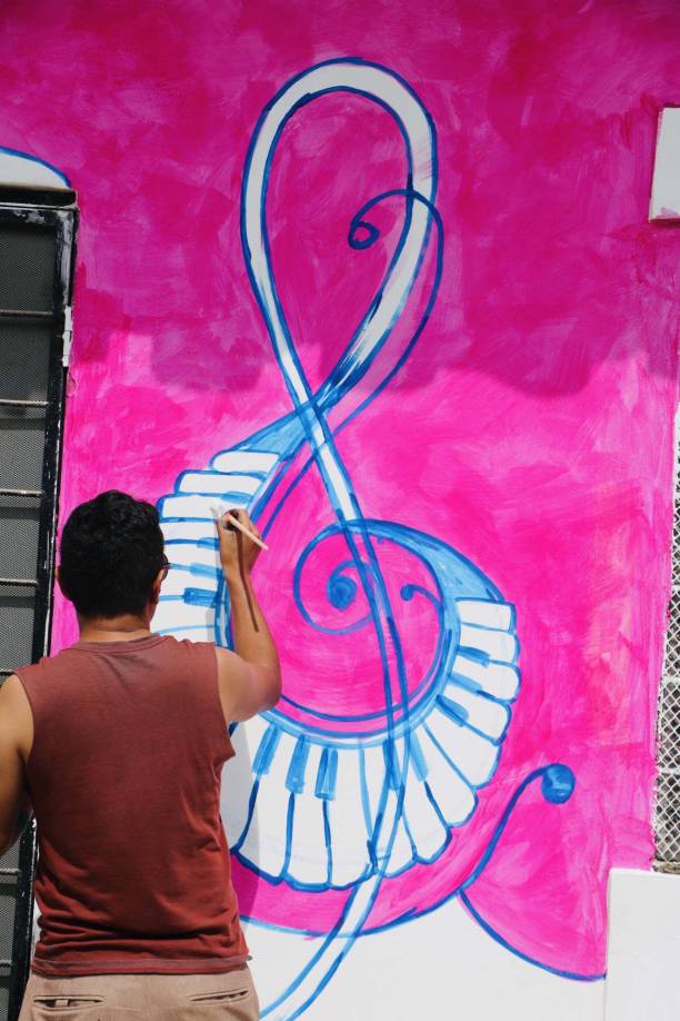 Las calles ya lucen llenas de color y la calidad de las pinturas es elogiada por los lugareños.