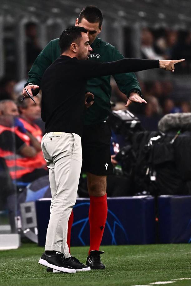 Xavi Hernández estuvo reclamando todo el partido a los árbitros.