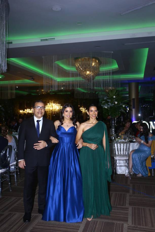 Estudiantes de último año de la Valle de Sula comparten su “último baile”