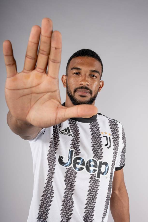 OFICIAL: El central brasileño Gleison Bremer es nuevo jugador de la Juventus, llega procedente del Torino. El zaguero se une a la Juve para suplir la marcha del holandés Matthijs de Ligt al Bayern Múnich.