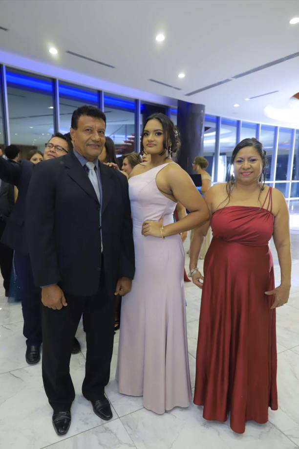 Elvin, Kiara y Rossy Garay