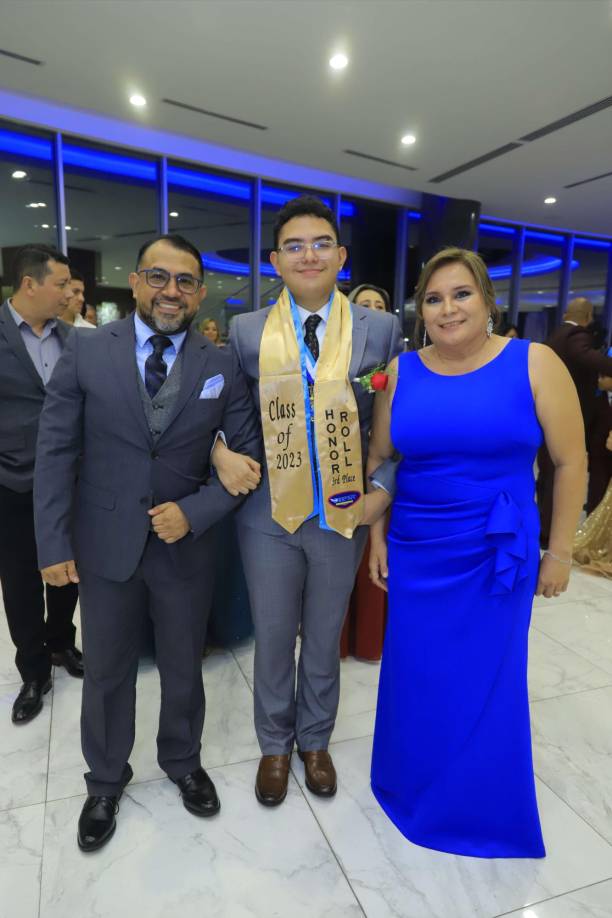 Luis Valladares, Luis Alejandro Valladares y Claudia Jiménez