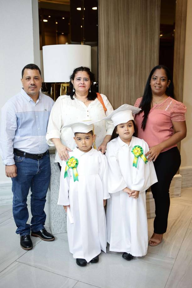 Marvin Membreño, Reina Lizardo, Jesús Membreño, Ximena Arita y Karla Canales