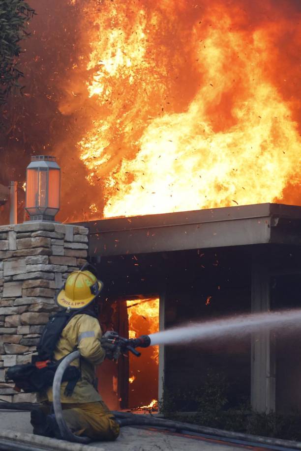 El Servicio Meteorológico Nacional (NWS, en inglés) advirtió el lunes que el sur de California se vería afectado en los próximos días por una tormenta de viento que afectaría principalmente los condados de Los Ángeles y Ventura. 