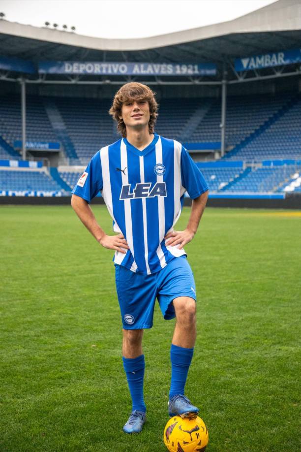 El Deportivo Alavés confirmó este jueves el fichaje de Julen Jon Guerrero hasta 2025, tras un acuerdo con el Real Madrid para el traspaso del futbolista vizcaíno.