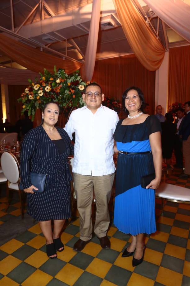 Marifer Martínez, Cristhy Orellana y Diana Barahona