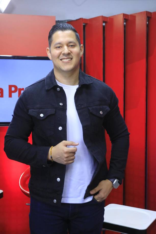 Asimismo, confesó que tiene un perro que considera su hijo. El famoso es fotógrafo, productor y presentador.