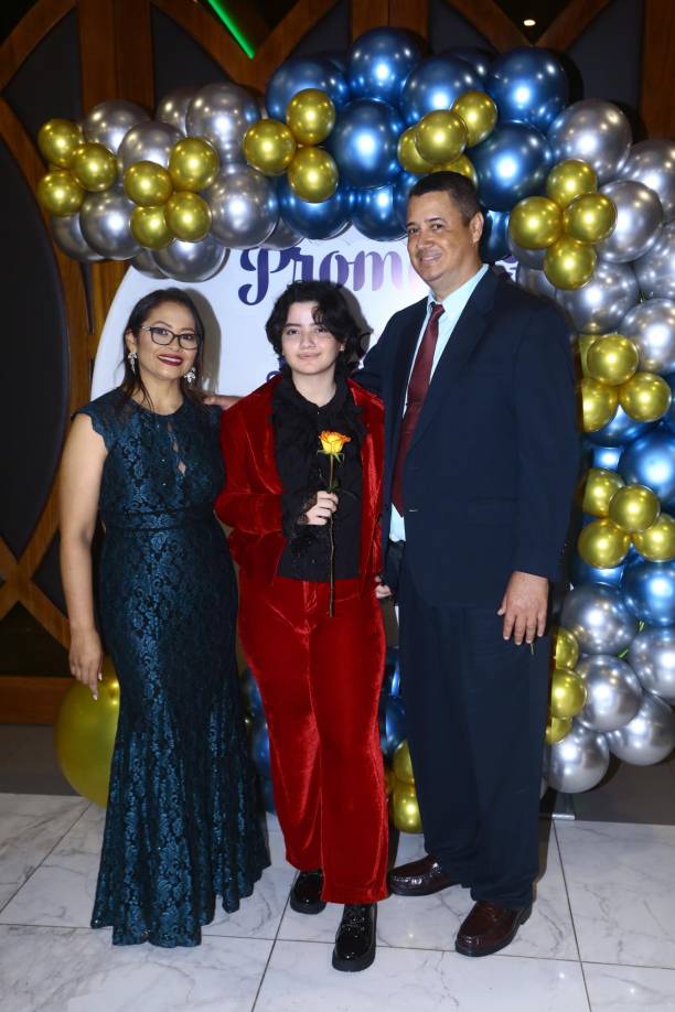 Nelly Turcios, Rocío Dubón y Teodoro Dubón 