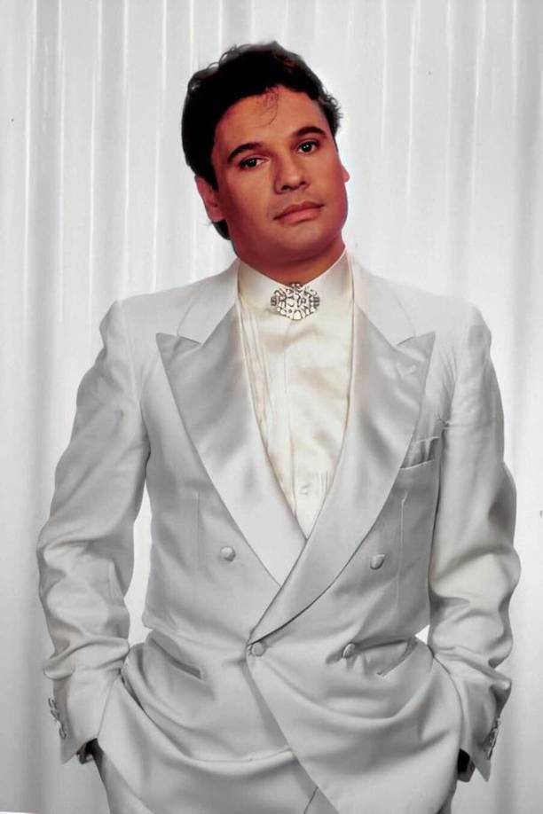 su ex mánager Joaquín también describe que “Cuando Alberto (nombre real del artista) me decía ‘me gusta este muchacho’ yo se lo conseguía”.