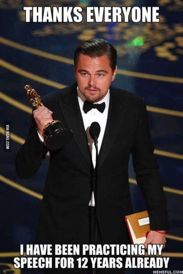 El Renacido (2015): La Victoria del OscarAunque no es una escena de la película, el momento en que DiCaprio finalmente ganó su primer Oscar por “El Renacido” se convirtió en un meme instantáneo. La imagen de él sosteniendo el Oscar se usa para celebrar logros personales o momentos de victoria, simbolizando la perseverancia y el éxito.