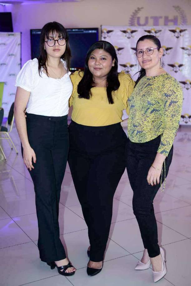 Doris Muñoz, Ruth Barahona y Claudia Chinchilla