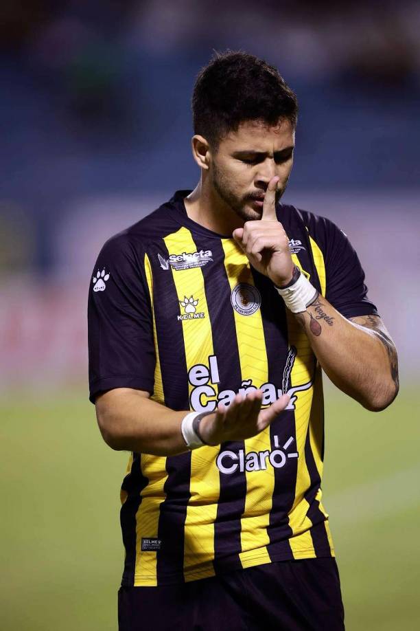 El paraguayo Pedro Báez silenció el estadio Olímpico con su gol que abrió el marcador ante Marathón.