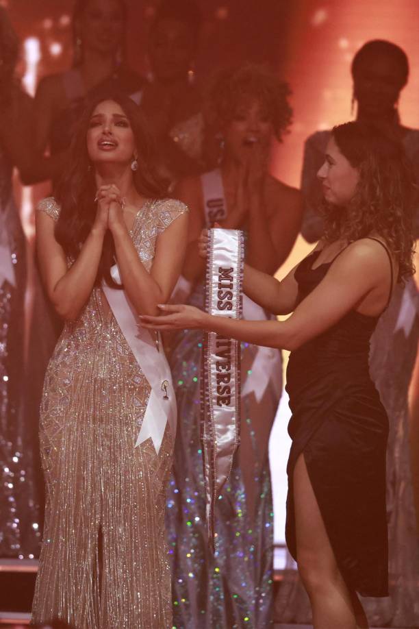 Sandhu, de 21 años y oriunda de la ciudad india de Chandigarh, es una conocida actriz en su país y una activista por los derechos de la mujer, sobre todo en lo que refiere a acceso a la educación.