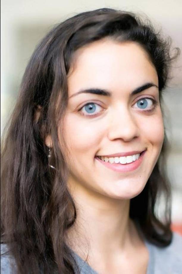 Tras graduarse en la universidad de Yale, Zilis comenzó a trabajar en una start up ante obtener un empleo en Tesla donde escaló hasta convertirse en directora de proyecto de inteligencia artificial con un enfoque especial en el piloto automático y el diseño de chips.