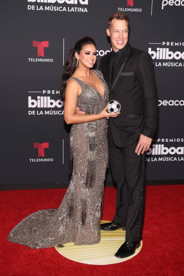 Ana Jurka es corresponsal y presentadora para diferentes programas de Deportes Telemundo. 