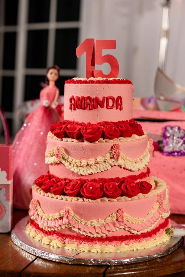 El acontecimiento fluyó al son del vals, un momento cumbre entre Amanda Molina y su hermano Kevin Molina. Asimismo, otros invitados también se unieron al esperado baile de la noche. 