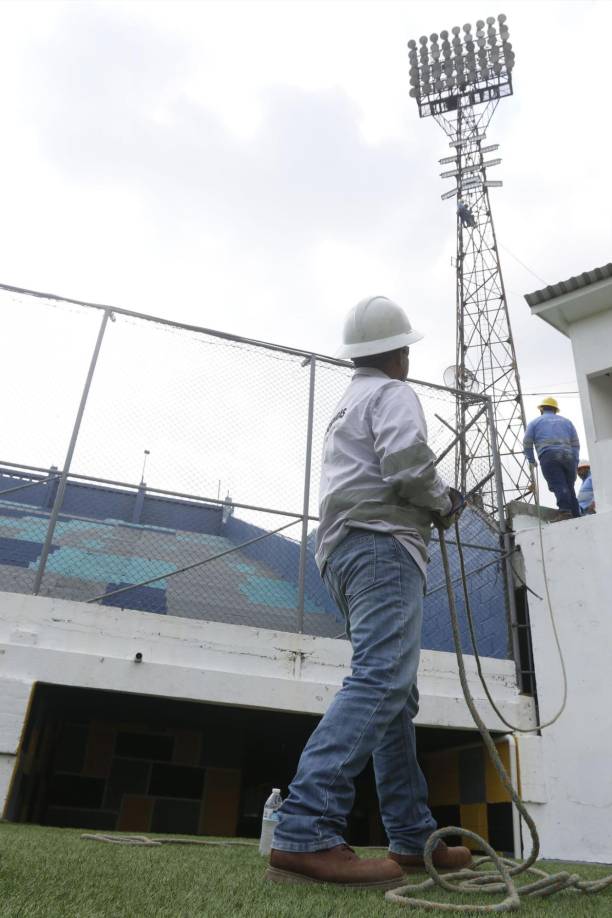 Las reparaciones y cambios de faroles, se pusieron para potenciar la iluminación y llegar al nivel, que es entre los 850-900, la medida mínima que permite Concacaf para que se jueguen partidos internacionales, por lo que estará listo para el duelo.