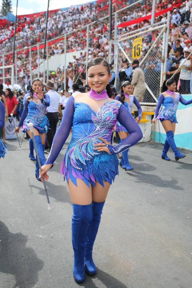 Otra de las jóvenes del cuadro de palillonas del Central Vicente Cáceres. 