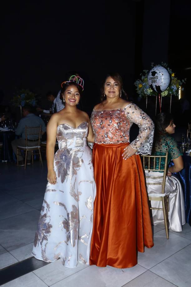 Luz Mejía y Esenia Guevara