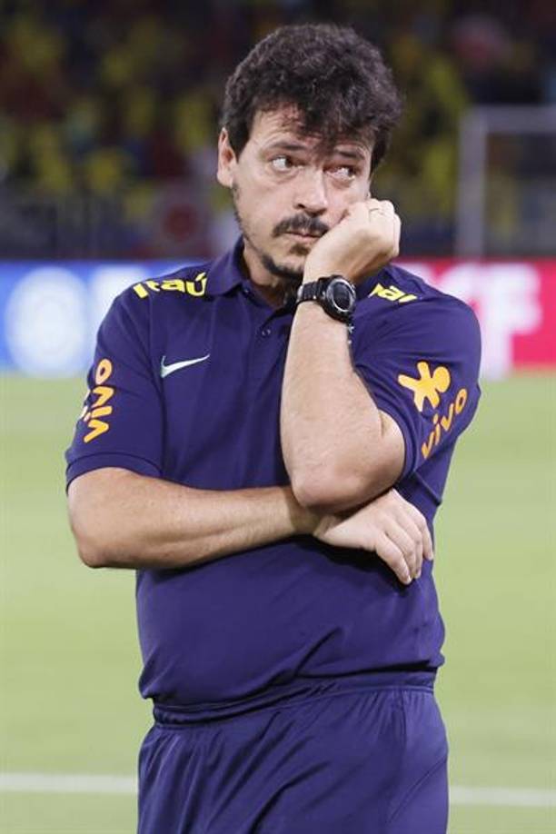 El presidente de la Confederación Brasileña de Fútbol (CBF), Ednaldo Rodrigues, despidió el viernes al seleccionador Fernando Diniz.