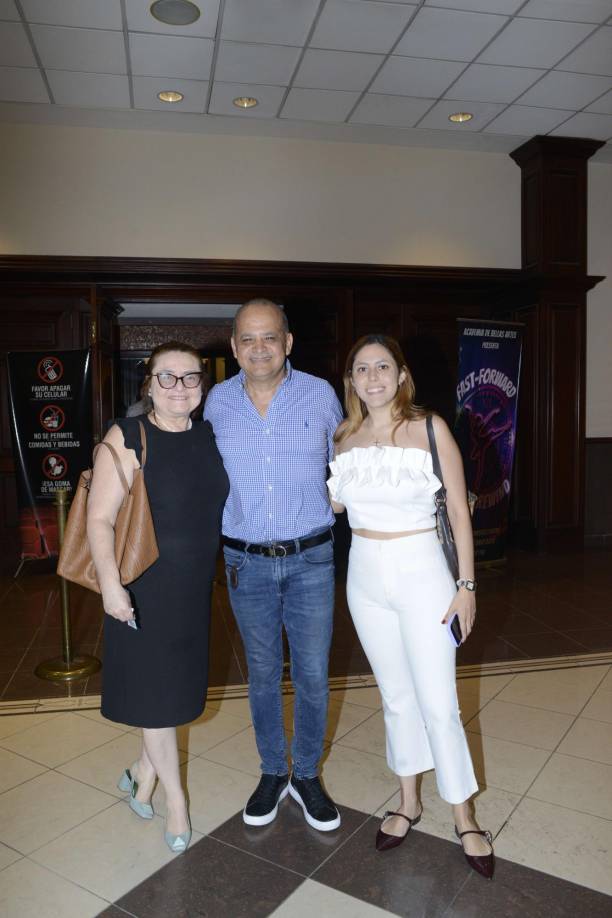 Ana Dunaway, Edie Velásquez y Sofía Velásquez