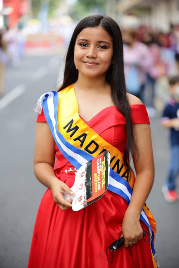 Esther Cortés lució elegante durantes las celebraciones. 