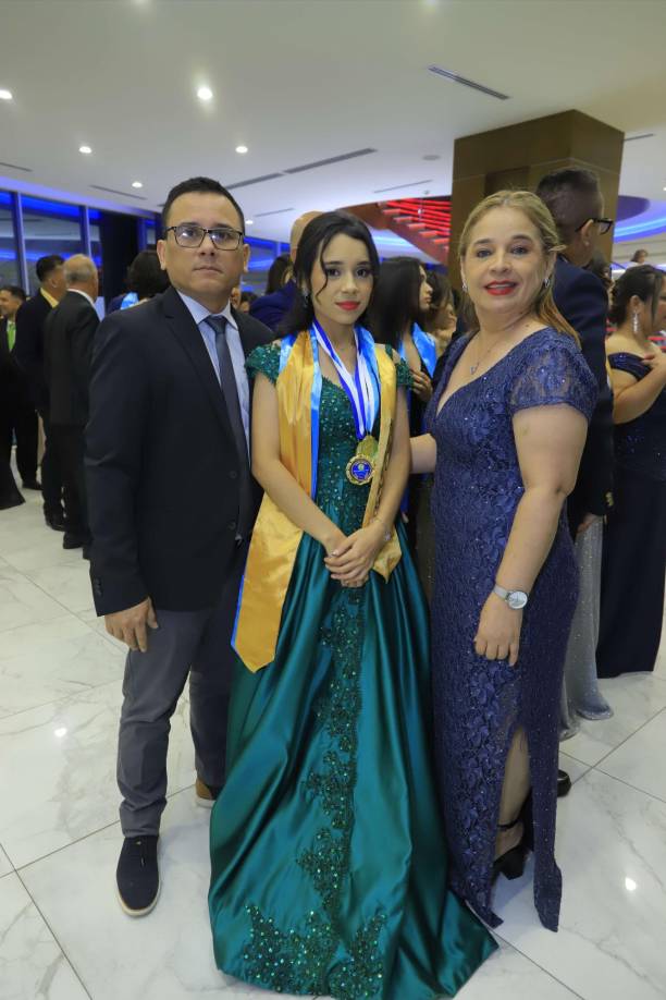 Cristian Dubón, Elizabeth Dubón y Camila Mejía