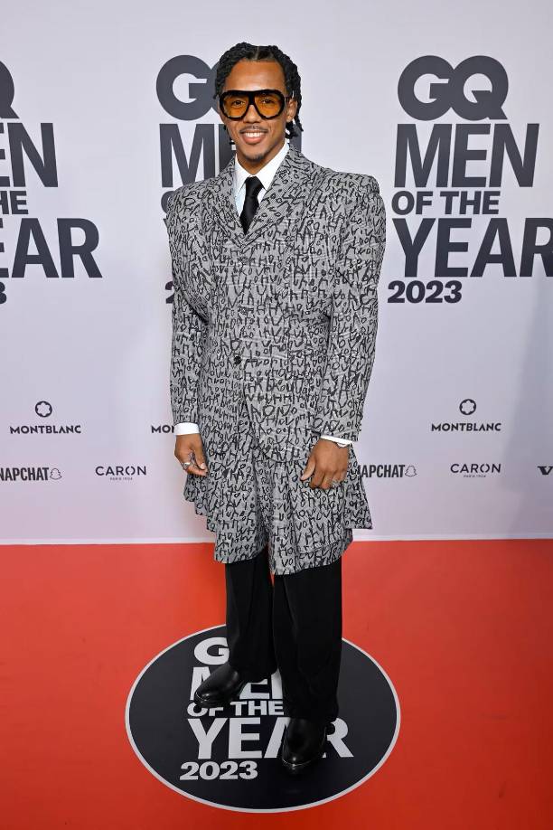 Así son los looks más atrevidos que ha usado Jules Koundé, futbolista francés del FC Barcelona.