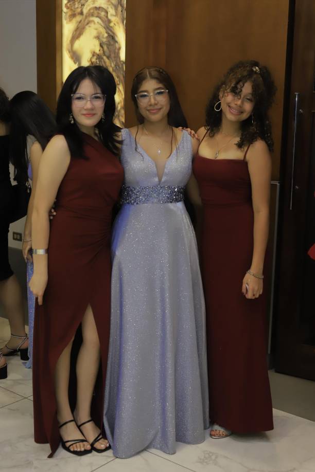 Gabriela Vásquez, Andrea Colette y Camila 