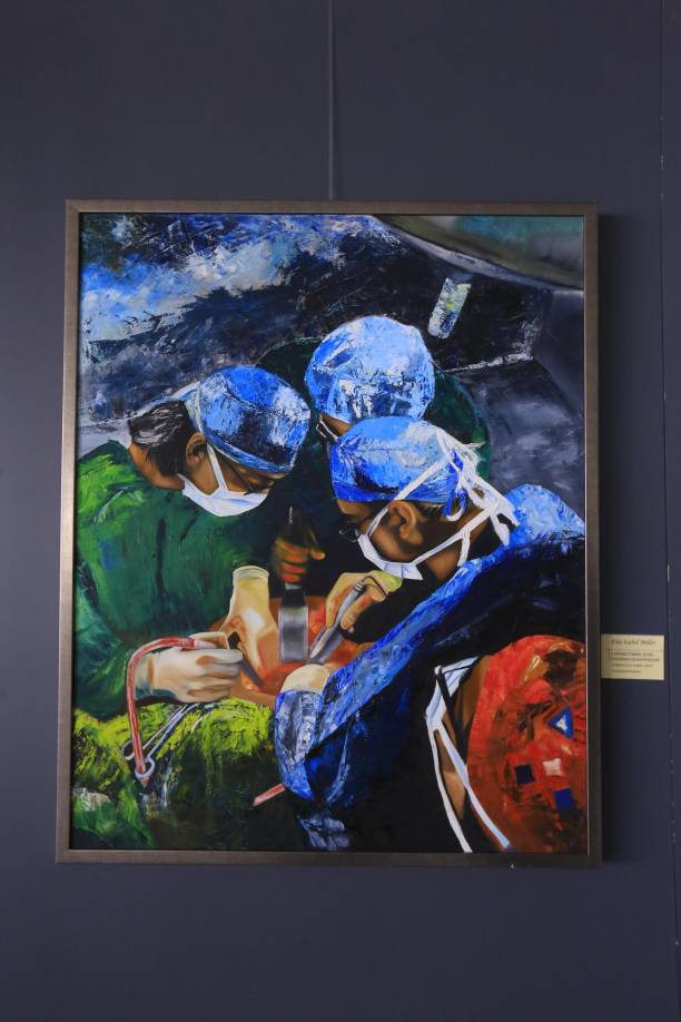 ”Laparotomía escenas quirúrgicas” es el nombre de esta obra de Ena Isabel Miller. 