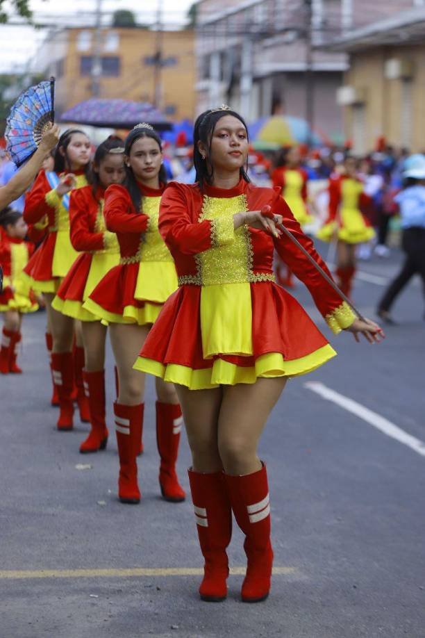 Palillonas del Instituto Jesús de Nazareth se lucen en los desfiles de SPS