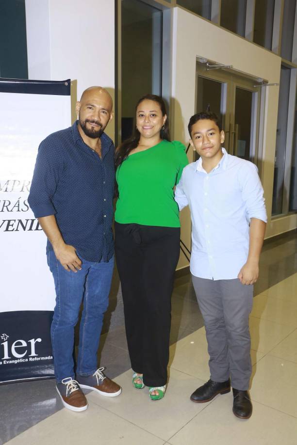 Mario, Isel y José Gabriel Fúnes