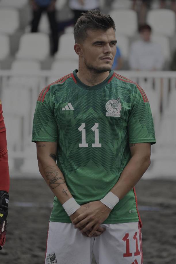 Daniel Guzmán ha jugado para varios equipos de la Liga MX, incluyendo Santos, Veracruz, Leones Negros, Puebla y Querétaro. Sin embargo, es más recordado por su paso por los Tigres de Monterrey.