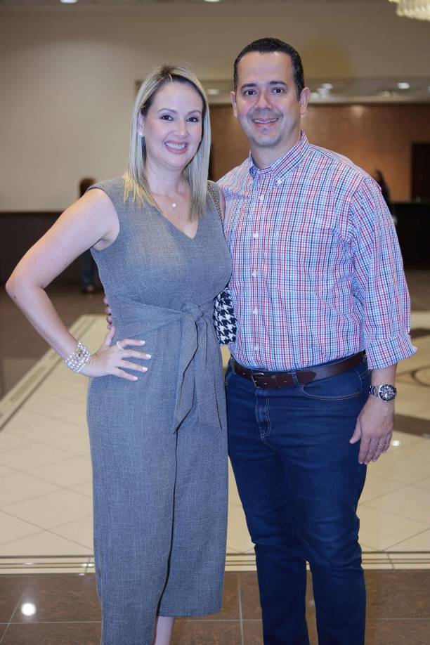 Marcela Cueva y Mario López