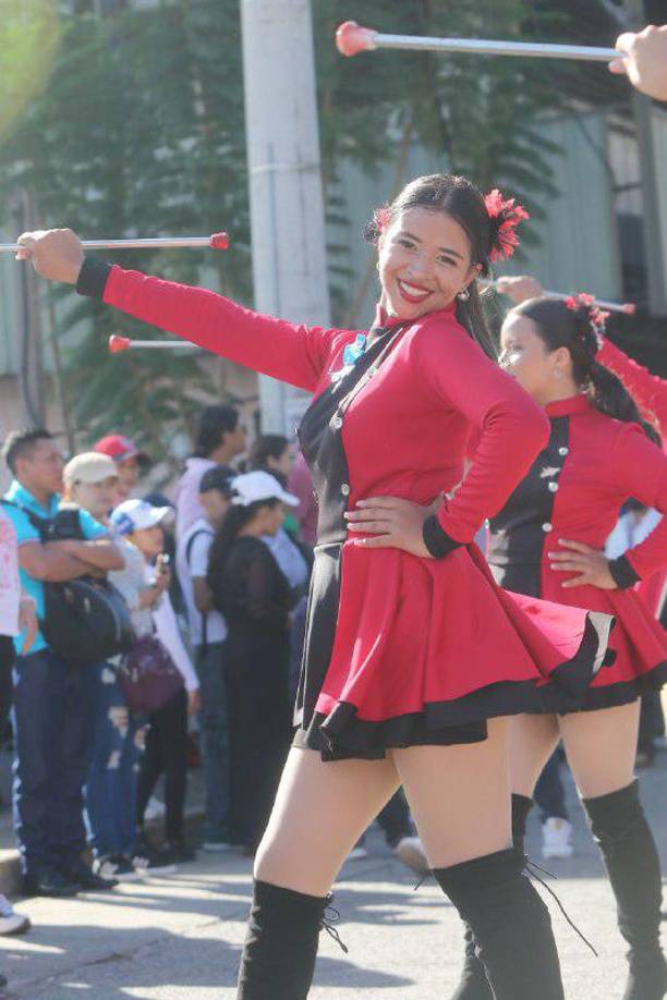 Darly Rosales robando suspiros en las calles de la capital.