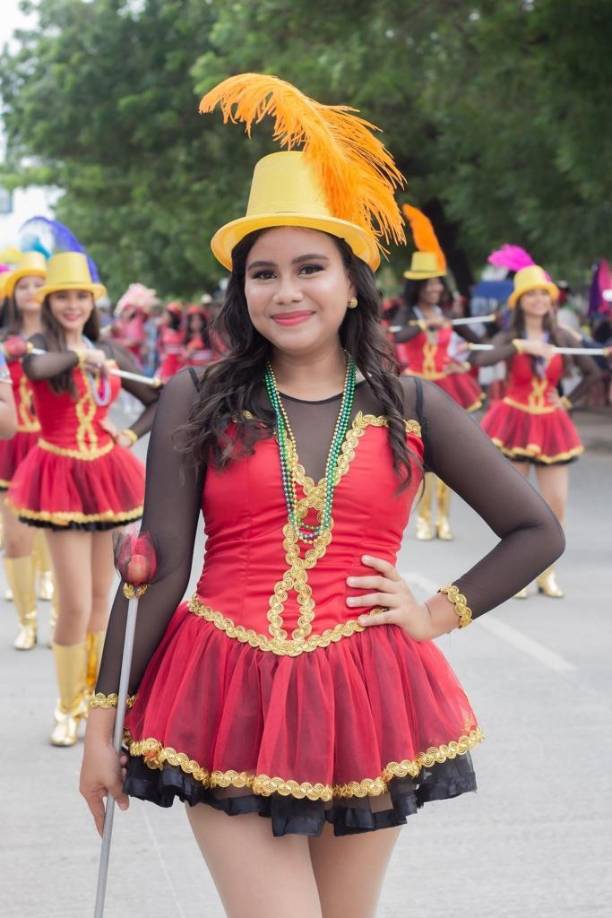 Y en esta ocasión señoritas de diversos institutos engalanaron el evento. Fotografía: Rafael Flores.