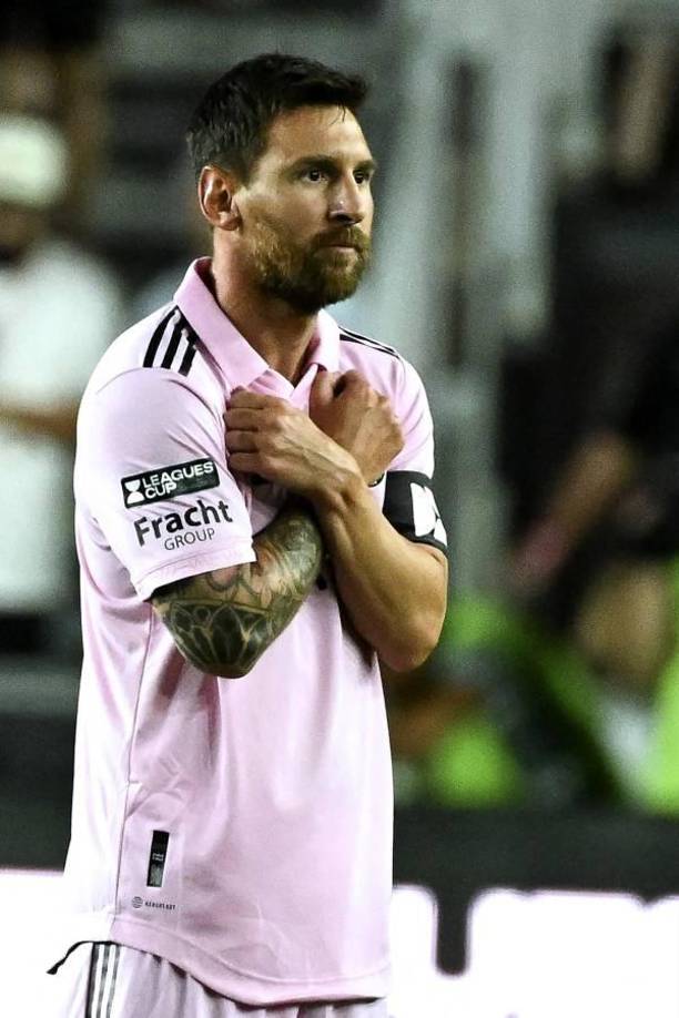  “Pero sólo los hago para los juegos de casa, cuando los niños están aquí, cerca de mí, para que podamos compartir esos momentos. Cuando los veo en las gradas, es cuando los hago”, comentó Leo Messi.