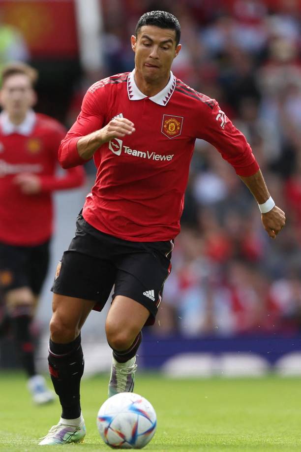 Los aficionados corearon cada acción en la que participó el portugués, que salió de inicio en la punta de ataque pero, demasiado desasistido para recibir el último pase.