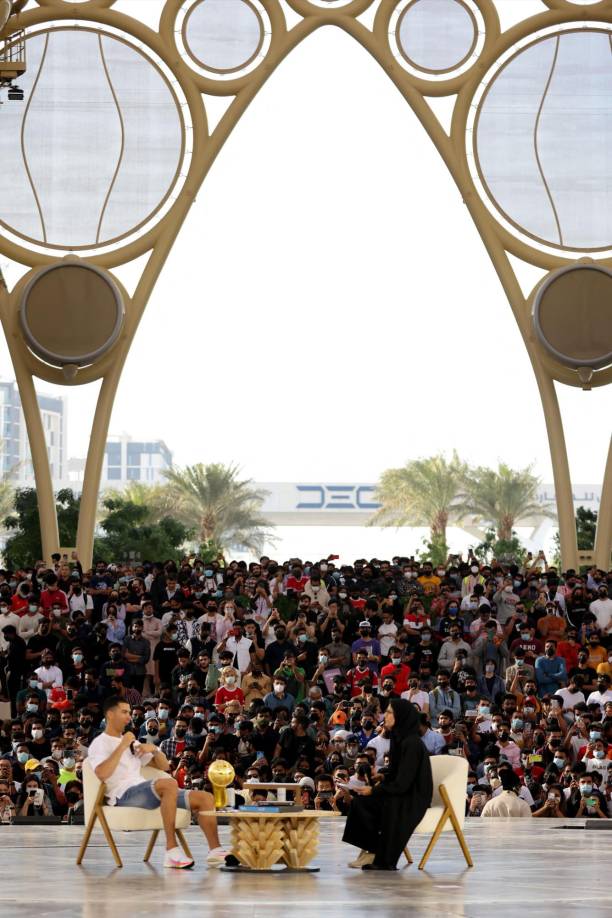 Cristiano Ronaldo insistió en la necesidad de que los jóvenes “crean en sí mismos” y vigilen cómo alimentan tanto “el cuerpo como la mente”.